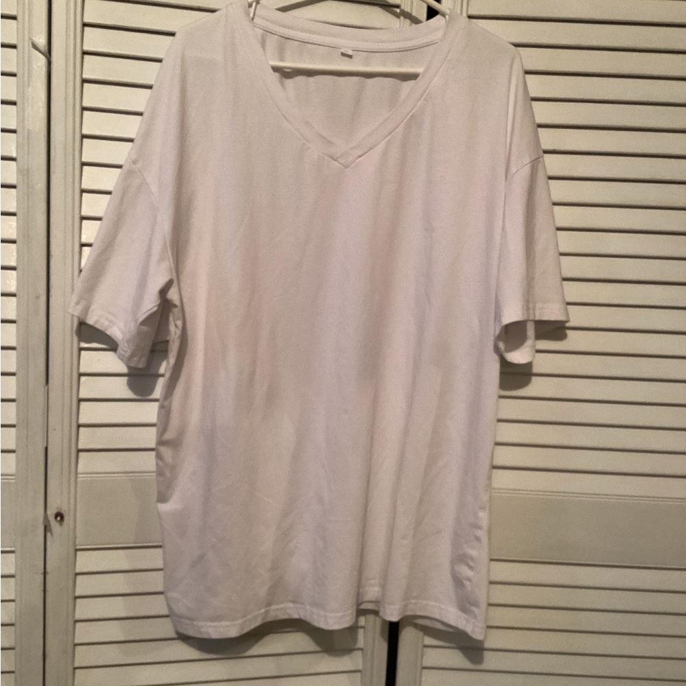 Men's Classic White V-Neck T-Shirt, size XL
